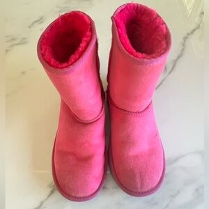 UGG Fusia - classic short - size 6